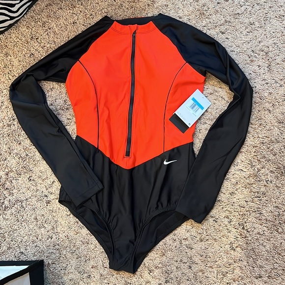 Nike Women’s Hydrolock Sculpt Solid Swimsuit - Picture 10 of 10